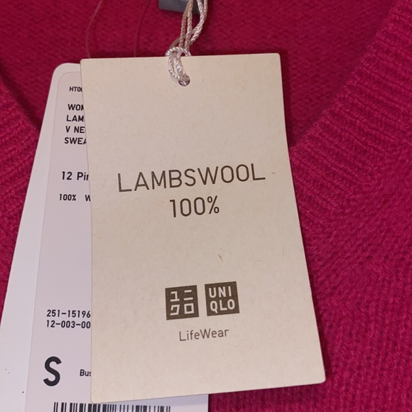 NWT - Uniqlo Pink Lambs Wool V Neck Sweater- Sz S - Picture 3 of 6